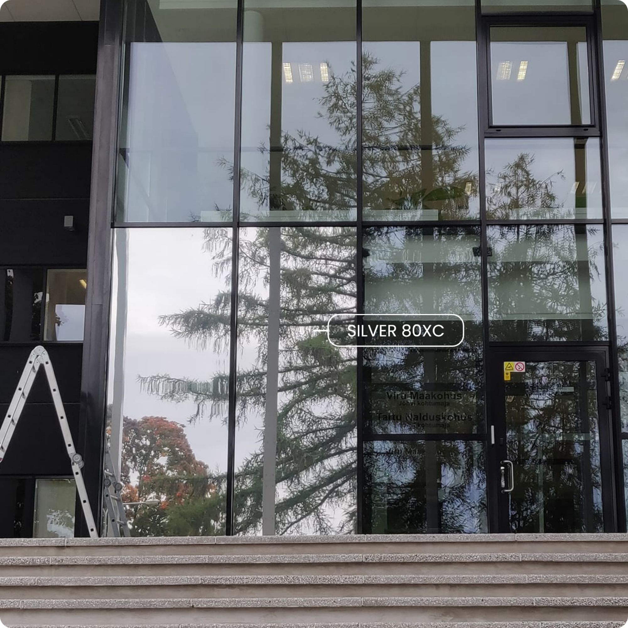 Päikesekaitsekile auto tagaaknal - kuumuse vähendamine ja UV-kaitse